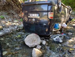 Kocaeli’den Abant’a Tatile Giden Çift, Dereye Uçtu