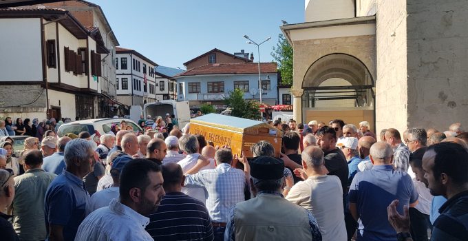 Çınar Dalının Altında Kalan Genç Öğretmen Son Yolculuğuna Uğurlandı