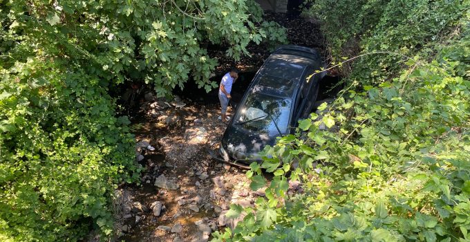Park Etmeye Çalıştı, 7 Metreden Düştü