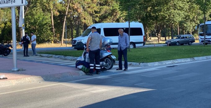 Kartepe’de Otomobille Çarpışan Motosiklet Sürücüsü Ağır Yaralandı