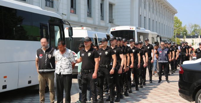 İzmit’te Silahlı Sokak Kavgası: 14 Kişi Tutuklandı