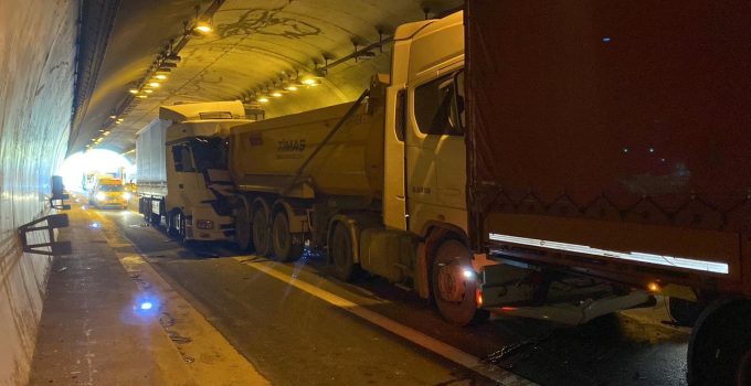 Gültepe Tüneli’nde Zincirleme Kaza: 2 Kişi Yaralandı