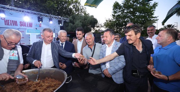 Başkan Büyükakın 23. Helva Şöleni’nde Kazanı Açtı, İlk Helvaları Dağıttı