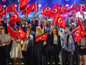 7’den 77’ye demokrasi aşkı