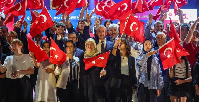 7’den 77’ye demokrasi aşkı