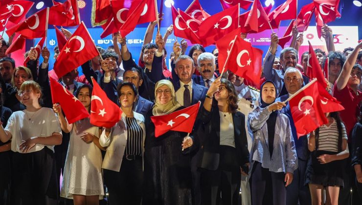 7’den 77’ye demokrasi aşkı