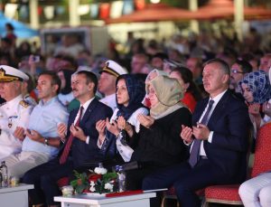 Tüm camilerde eş zamanlıselalar okundu