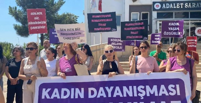 Kadınlar Körfez Adliyesi Önünde Ses Yükseltti