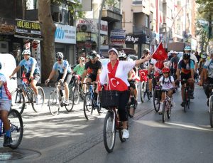 İzmit’te coşkulu bisiklet korteji