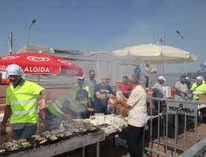 Karamürsel’de Balık Festivali Coşkusu: 8 Bin Balık-Ekmek Dağıtıldı