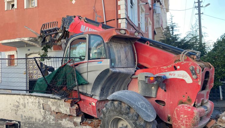 Körfez’de İş Makinesi Dehşeti: 2’si Çocuk 4 Yaralı