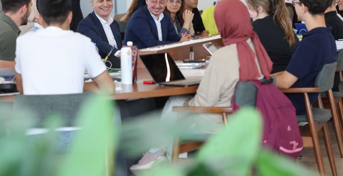 Ömer Çelik, Taze’ye gitti Milli İrade’yi çok beğendi