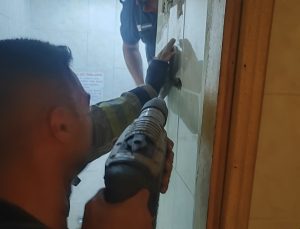 İzmit’te Telefonunu Almak İsterken Havalandırma Boşluğuna Düştü