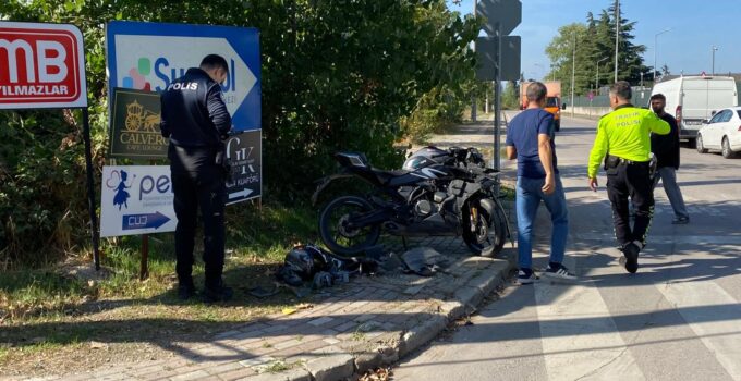Kamyonetle çarpışan motosiklet sürücüsü ağır yaralandı