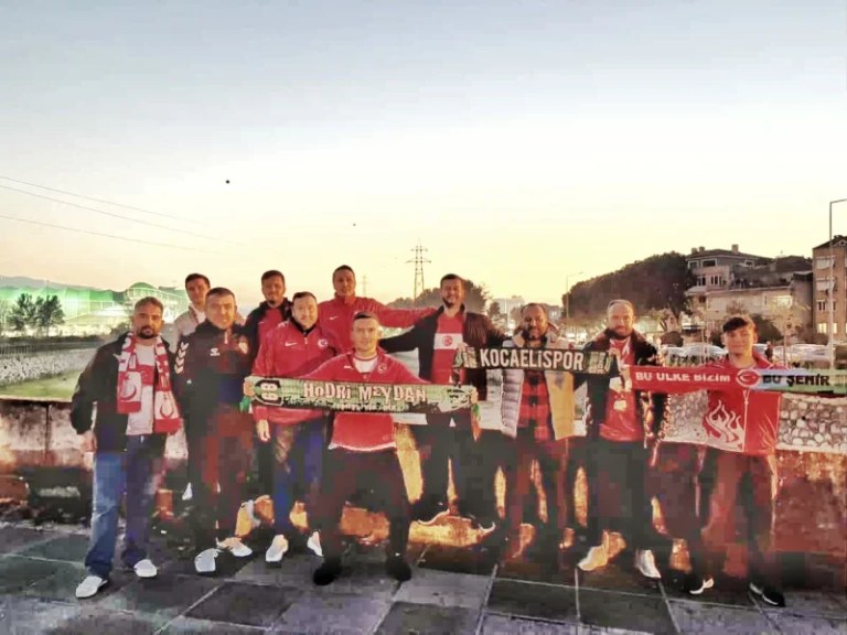 Kocaelispor Taraftarlarına Bursa’da Sevgi Seli!