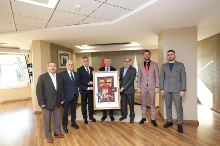 Kocaeli’de Başkan Büyükakın’a Ziyaretçi Akını!