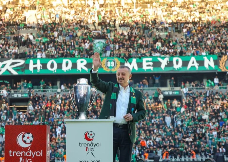 Büyükakın’dan Kocaelispor ve taraftara kutlama!