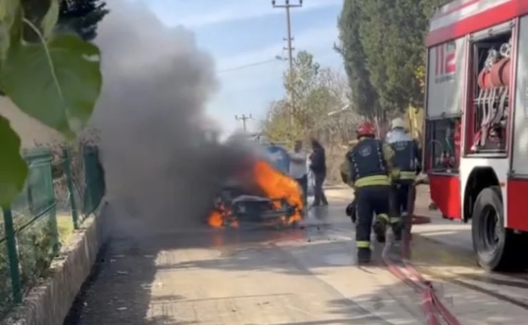 Kandıra’da park halindeki araç alev aldı!
