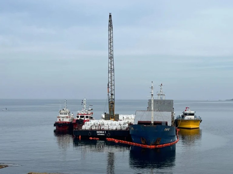 Kandıra’da Karaya Oturan Gemi İçin Tahliye Başladı!