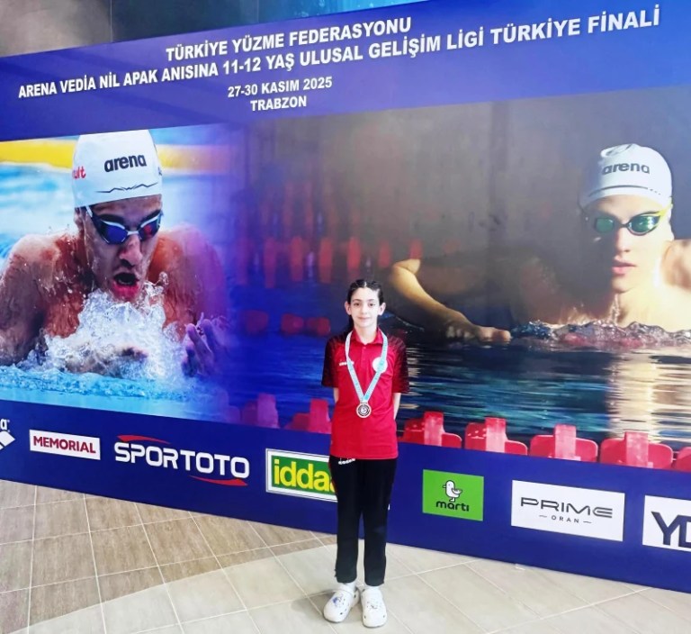 Körfezli genç yüzücü Dersu Trabzon’dan madalyayla döndü!
