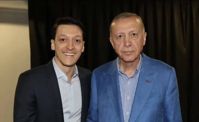 Mesut Özil’den Gündem Yaratan Açıklama!