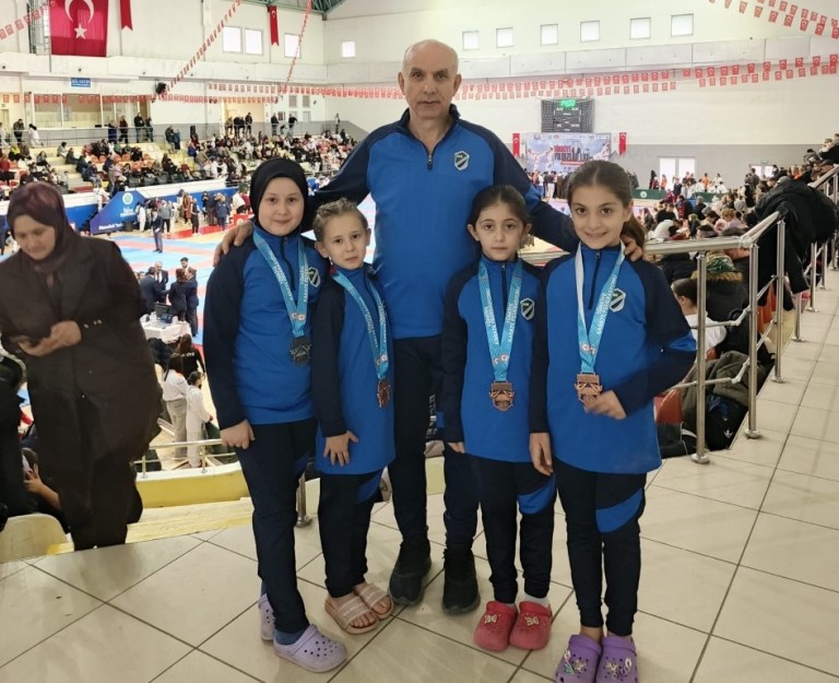 Kartepe’nin Karatecileri Madalya Yağmuruna Tutuldu!