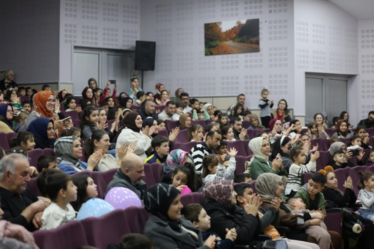 Kartepe’de Çocuklar Tatilin Tadını Çıkarıyor!