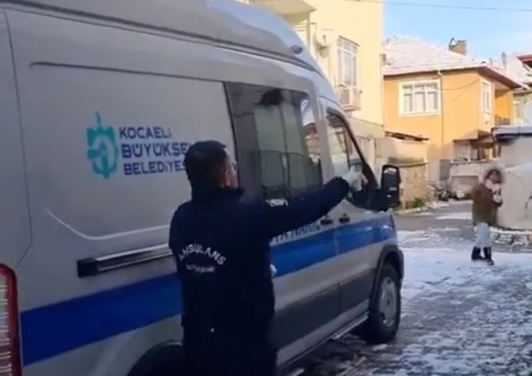 Kocaeli’de Ambulans Ekiplerinden Sıcak Anlar!