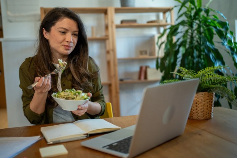 Ekranla Yemek Yeme Alışkanlığına Dikkat!