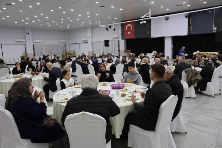 Kandıra’da Şehit Yakınları ve Gazilerle İftar Sofrası