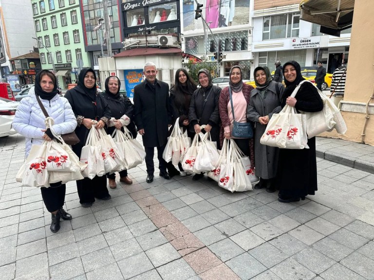 AK Parti Gebze Kadın Kolları’ndan Ramazan mesaisi