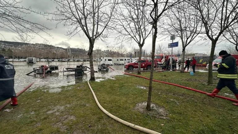 Lodos İzmit’i Vurdu: Ncity Otoparkı Sular Altında!