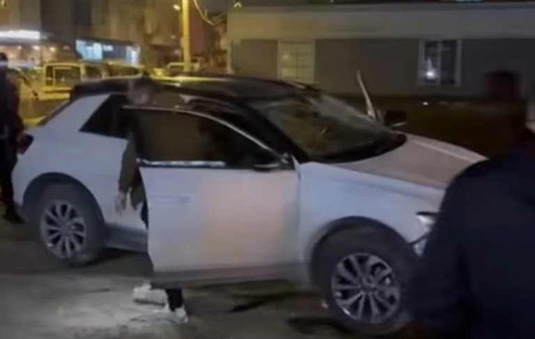 Darıca’da otomobil inşaat çukuruna düştü!