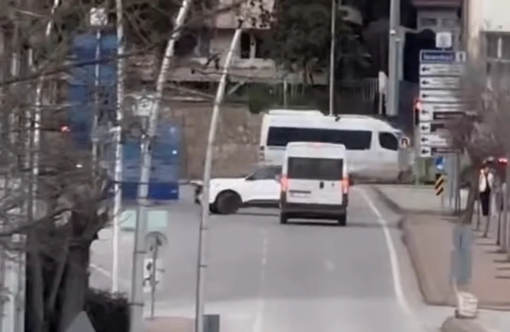 İzmit’te trafik magandası ters şeride girdi!