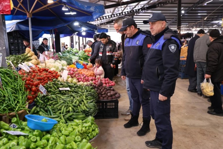 Kartepe’de Ramazan pazarı denetimi: Etiketler incelendi