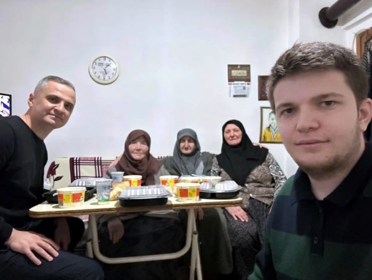 Kandıra Belediyesi’nden ‘Gönül Sofrası’ İftar Programı