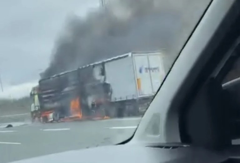 Kuzey Marmara Otoyolu’nda tır yangını!