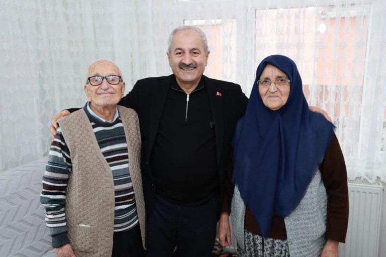 Başkan Büyükgöz’den 65 Yıllık Evli Çifte Ziyaret