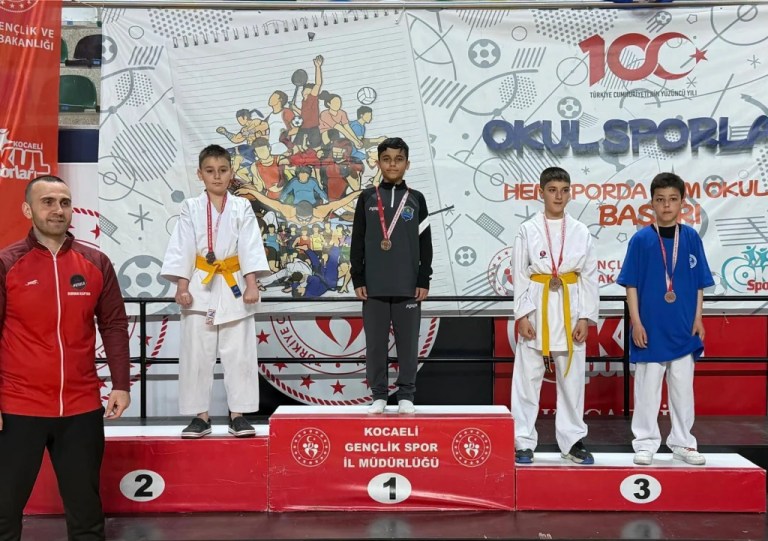 Çayırova’dan karate şampiyonasında 15 madalya