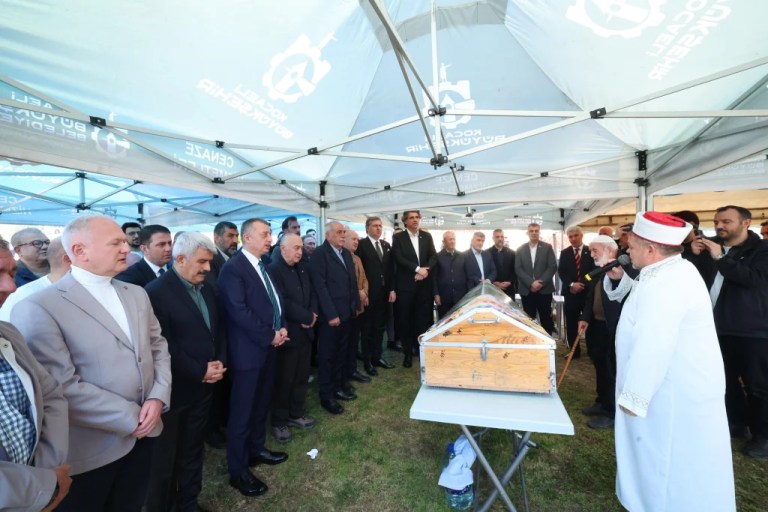 Gazeteci Sadun Çetin’in annesi son yolculuğuna uğurlandı