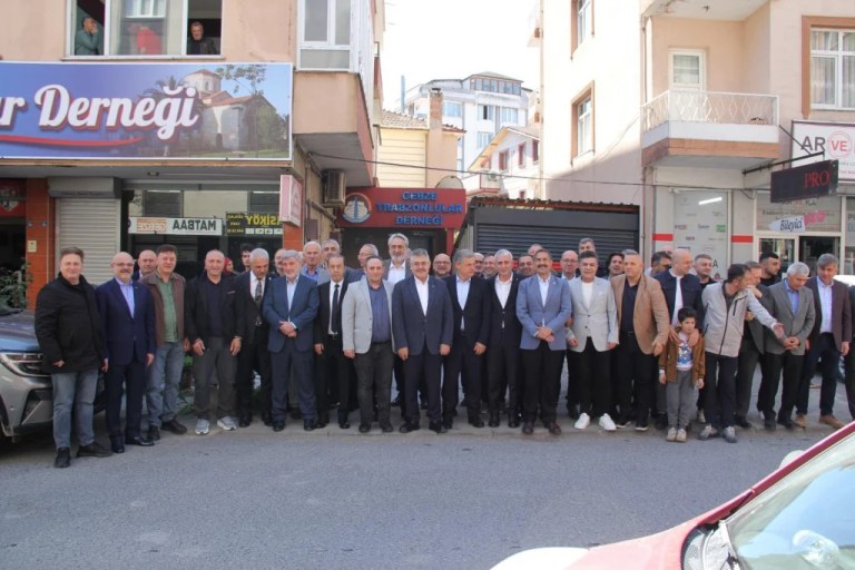 Gebze’de Trabzonlular Derneği’nde Siyaset Buluşması