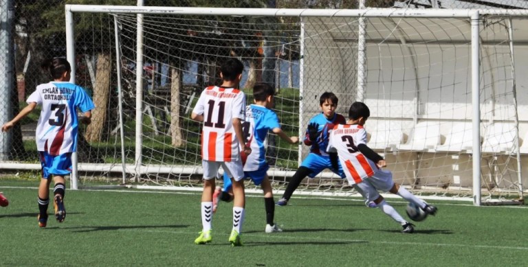 Körfez’de Ortaokullar Arası Futbol Turnuvası: Şampiyon Atatürk Ortaokulu!