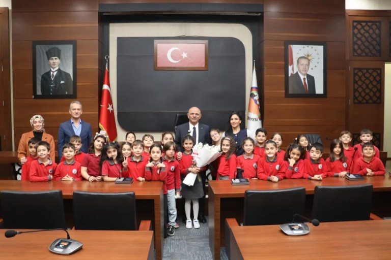 Minik Öğrencilerden Körfez Belediyesine Ziyaret