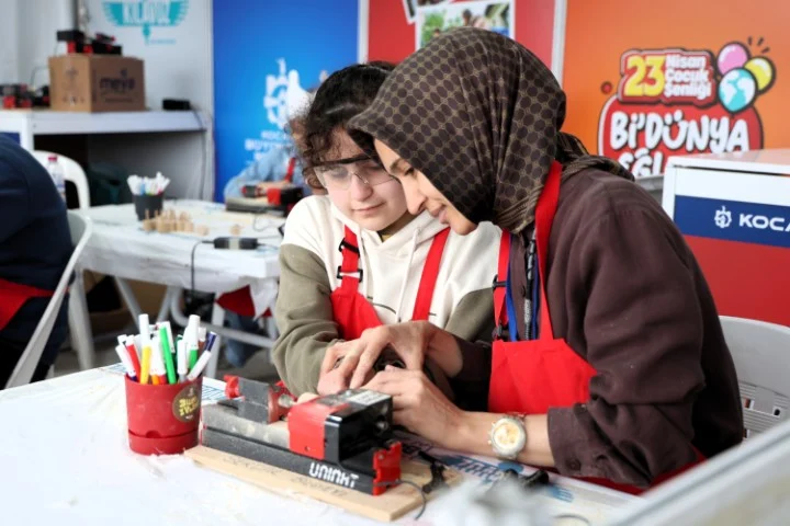 Çocuklar atölyelerde hem eğlendi hem öğrendi