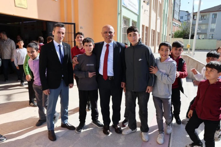 Başkan Söğüt, Körfez’de öğrencilerle buluştu