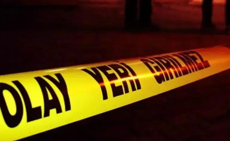 Gölcük’te bir kişi merdiven korkuluklarına asılı bulundu!