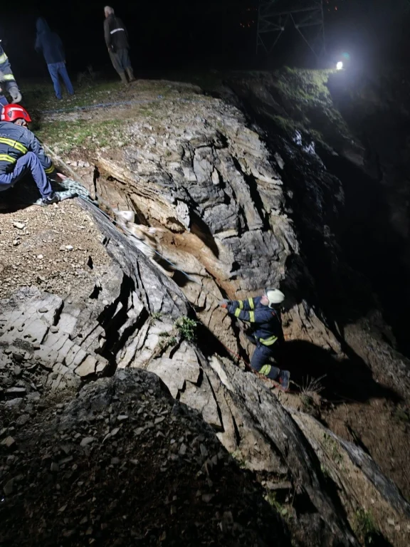 İtfaiye ekipleri 15 keçi ve oğlağı kurtardı!