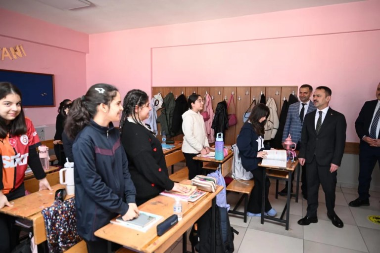 Vali Aktaş’tan Darıca’da eğitim kurumlarına ziyaret