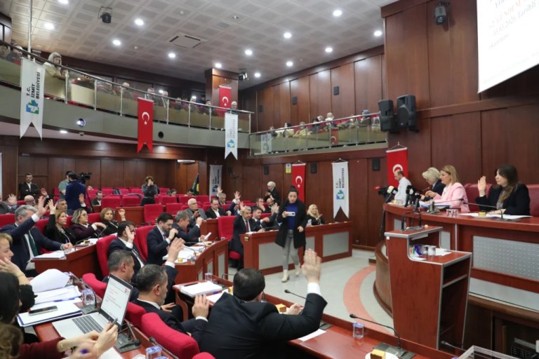 İzmit Belediyesi’nde görev dağılımı yapıldı