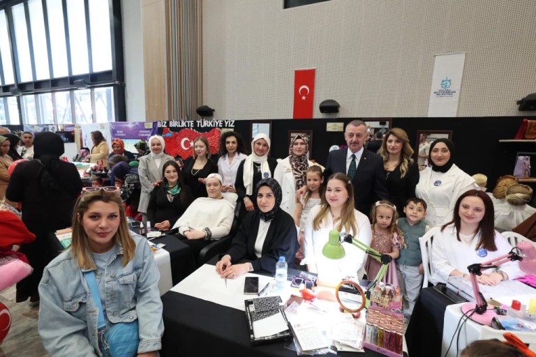 KO-MEK’ten İzmit’te yıl sonu sergisi coşkusu